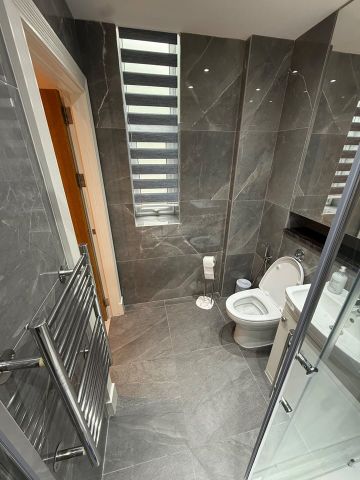 3 Bed Flat, Bromyard House, W3 - Photo 3