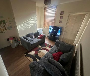 Terraced House to rent on - Photo 4