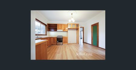 Family Home in Newport! - Photo 2