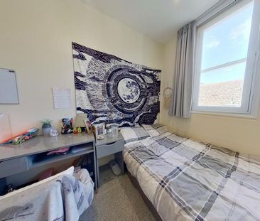 5 bedroom flat to rent - Photo 4