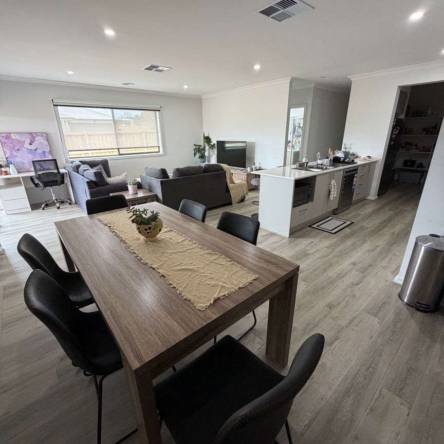 Waurn Ponds - Photo 1