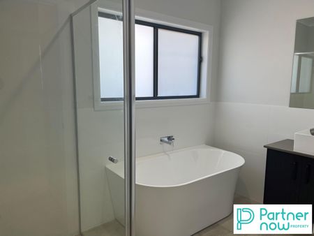 12 Hanbury Place, TAMWORTH NSW 2340 - Photo 5