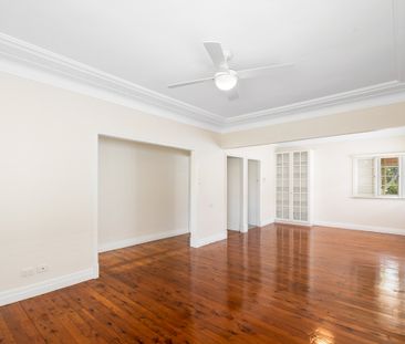 Renovated, Great Location, Air Con - Photo 1