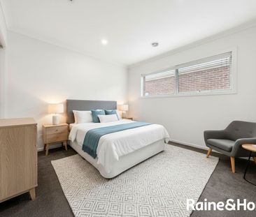 MODERN 4 BEDROOM HOME WITH ALL THE EXTRAS - Photo 5