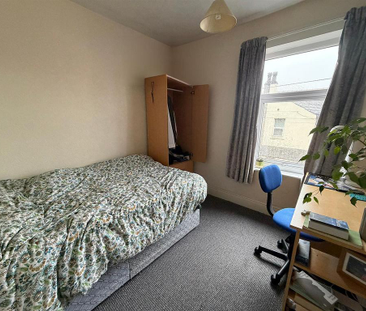 4 bedroom private hall to rent - Photo 1