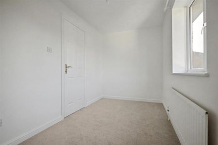 2 bedroom semi-detached house to rent - Photo 4