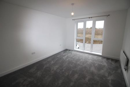 3 bedroom semi-detached house to rent - Photo 2