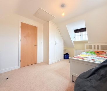 4 bedroom end of terrace house to rent - Photo 3