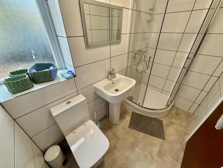 House share to rent - Photo 3