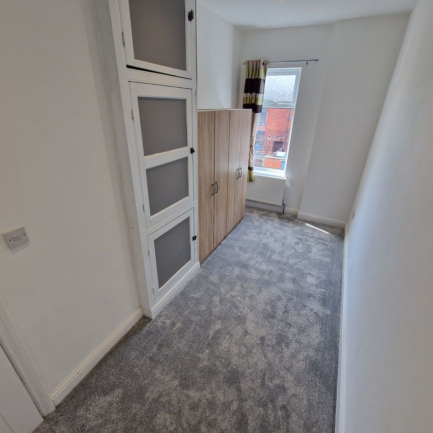 Eton Hill Road, Radcliffe - Photo 1