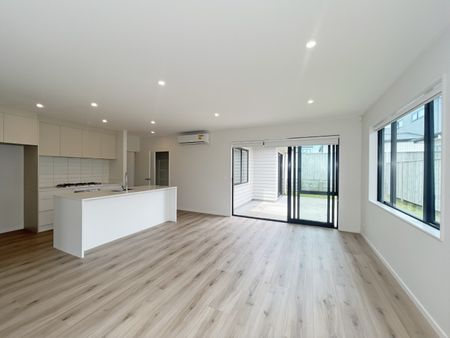 Cozy sunny 4 bedroom family home at Waiata shore - Photo 5