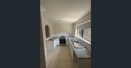 Beatifully Presented Townhome in versatile complex - Photo 2