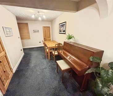 2 bedroom end of terrace house to rent - Photo 3