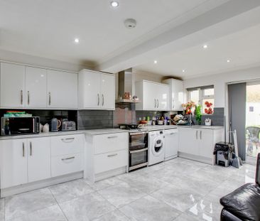 3 bedroom semi-detached house to rent - Photo 6