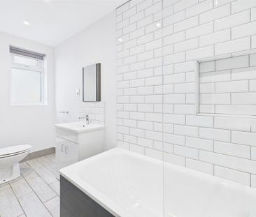 3 bedroom flat to rent - Photo 2