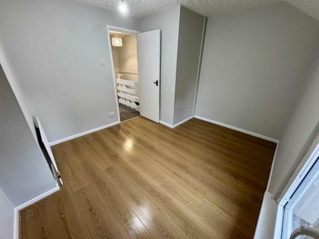 32 Lower Waterloo Road, Larne, BT40 1NP - Photo 5