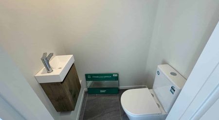 4 Bedroom 3.5 Bathroom - Photo 2