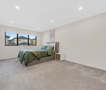 Luxury Living at Its Finest – 4 Ensuites + 5 Parks - Photo 5