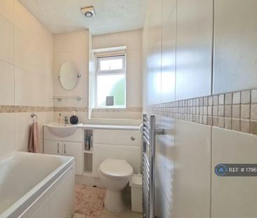 2 bedroom terraced house to rent - Photo 4