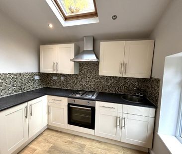 2 bedroom semi-detached house to rent - Photo 6