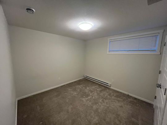 Kensington - 1 Bedroom/ 1 Bathroom Lower Suite - 846 Labine Cres - Photo 1