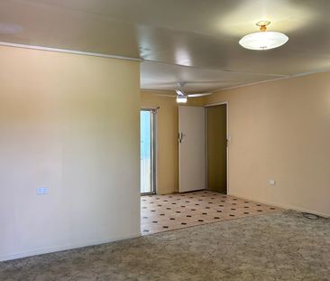 Charming Home in South Toowoomba – a Stone's Throw Away to the Golf... - Photo 3