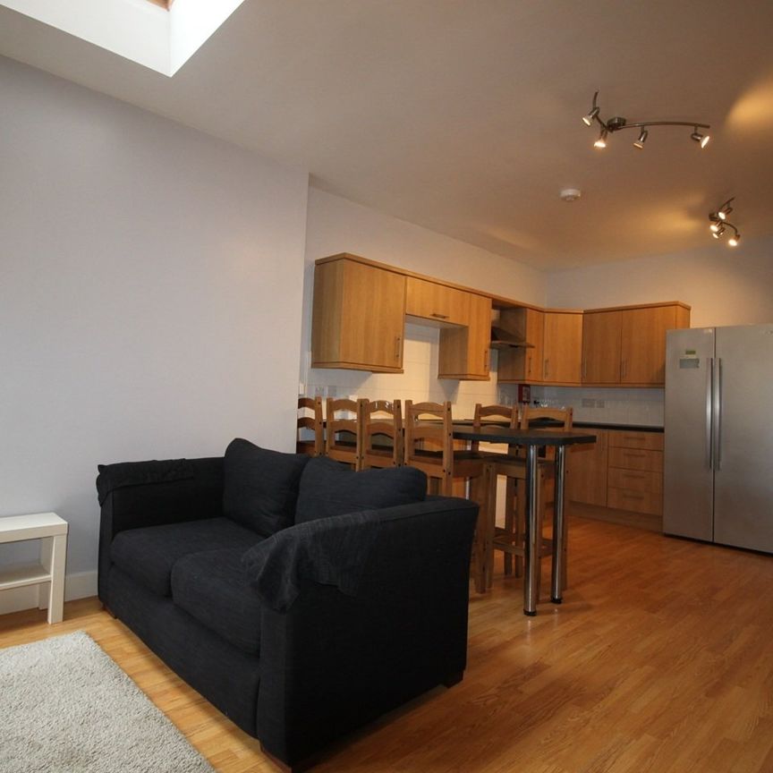 6 Bed Terraced House, Livingstone Road, SO14 - Photo 1