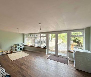 Calshot Close, Calshot, Southampton, SO45 - Photo 3