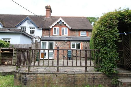 2 bedroom semi-detached house to rent - Photo 3