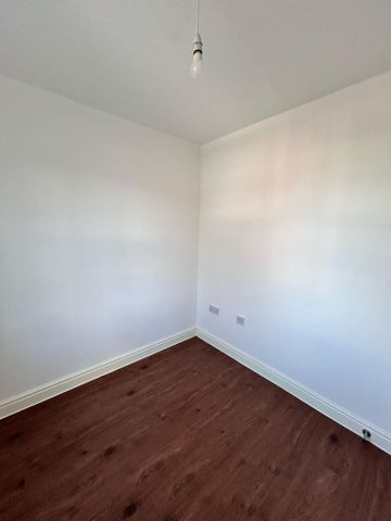 4 bedroom end of terrace house to rent - Photo 3