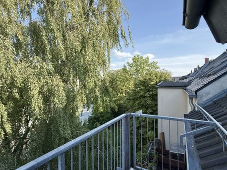 3 Zimmer • Kassberg • Balkon • schickes Laminat • Bad mit Wanne • Dachgeschoss • mal Anschauen !? - Foto 5