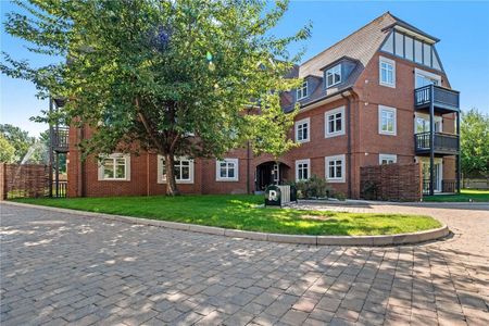 Stunning three bedroom apartment in the exclusive Barnes Waterside development - Photo 5