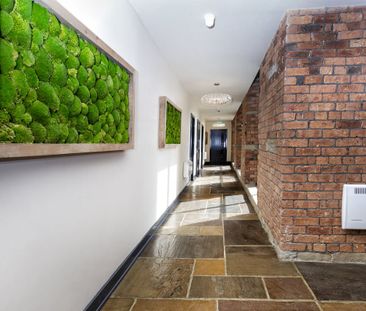 AVAILABLE TO RENT IS THIS MODERN ONE BEDROOM APARTMENT AT BLAKERIDG... - Photo 4
