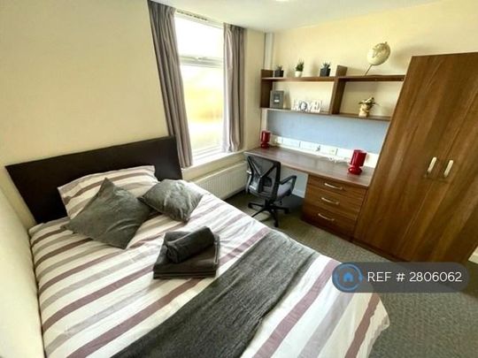 1 bedroom in a flat share to rent - Photo 1