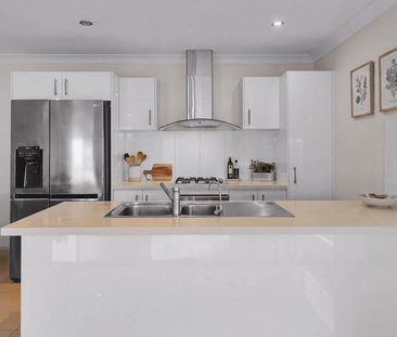 Properly Managed I Spacious Four-Bedroom Family Home & Outdoor Ente... - Photo 6