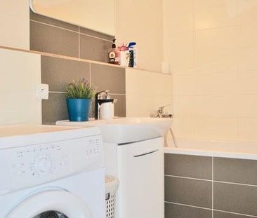 Prenajmeme kompletne zariadený 2-izbový 53m2 byt s loggiou, pivnico... – Fotografia 6