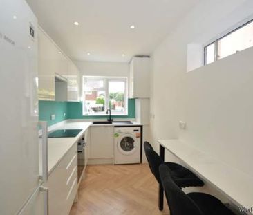 3 bedroom property to rent in Addlestone - Photo 3