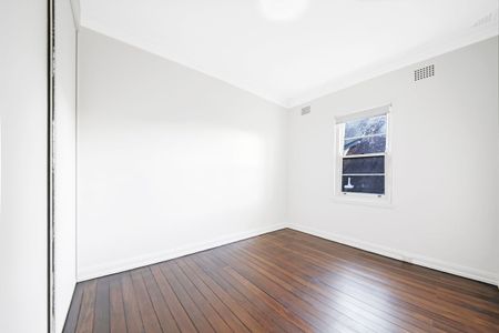 Oversized 3 bedroom apartment in top location - Photo 5