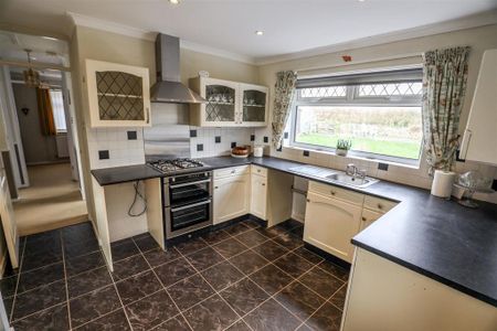 3 bedroom detached bungalow to rent - Photo 5