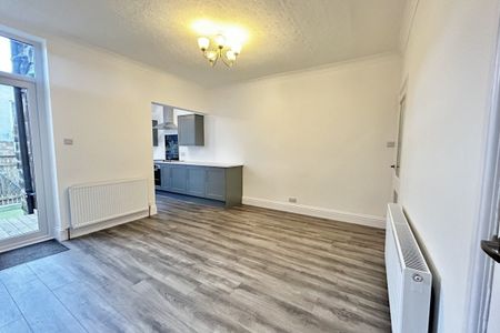 Grange Avenue, Harrogate - Photo 3