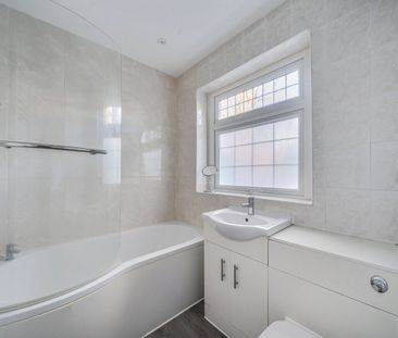 2 bedroom apartment to rent Dainton Close, Upper Park Road, Bromley... - Photo 2