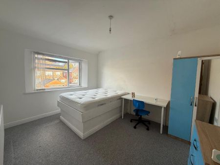 4 bedroom terraced house to rent - Photo 3