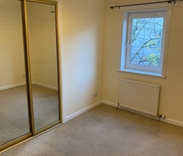 3 bedroom flat to rent - Photo 2