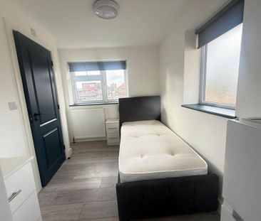 4 bedroom semi-detached house to rent - Photo 1