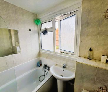 Room 2, 269 St. Agnells Lane, HP2 6EQ, Hemel Hempstead - Photo 3