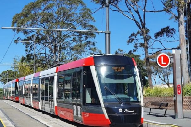 Top-floor apartment with panoramic views in lifestyle setting - Photo 1