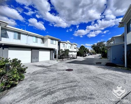 3 BEDROOMS MODERN AND STYLISH TOWNHOUSE BUILT FOR COMFORT AND CONVENIENCE - Photo 3