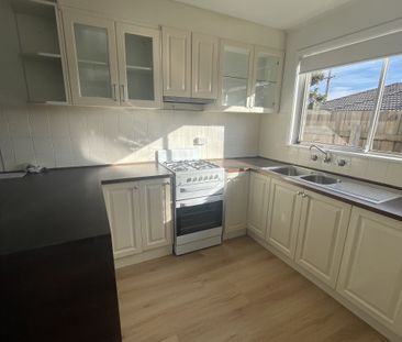 Two Bedroom Renovated Unit - Photo 4