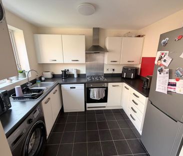 3 bedroom semi-detached house to rent - Photo 6