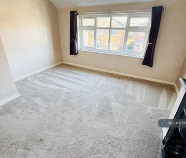 3 bedroom semi-detached house to rent - Photo 6